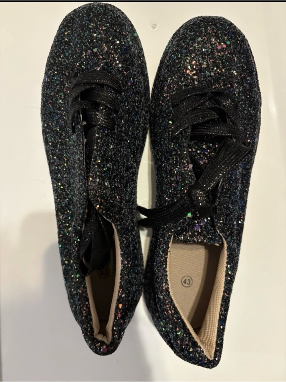 463- New without box Glitter Lace-Up Women’s Sneakers - size 10